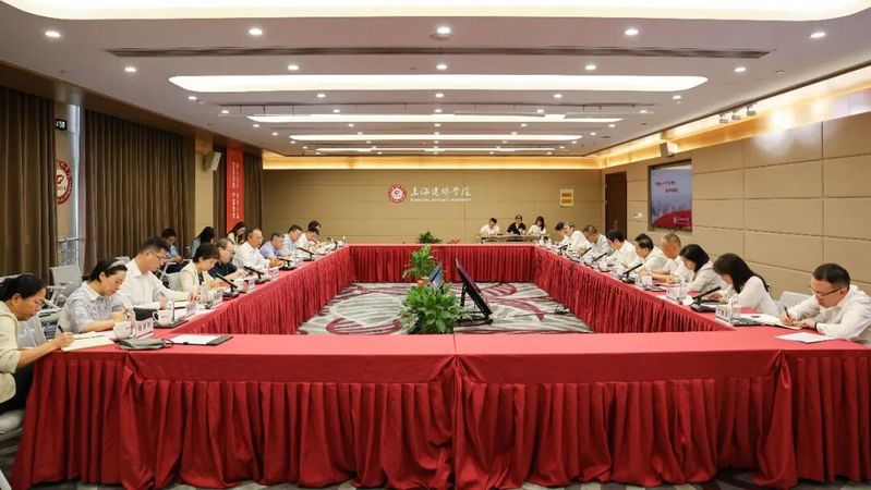 深化政校企协同，管委会领导调研...