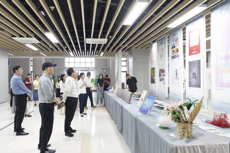 翰墨丹青扬正气、清风化雨润初心...